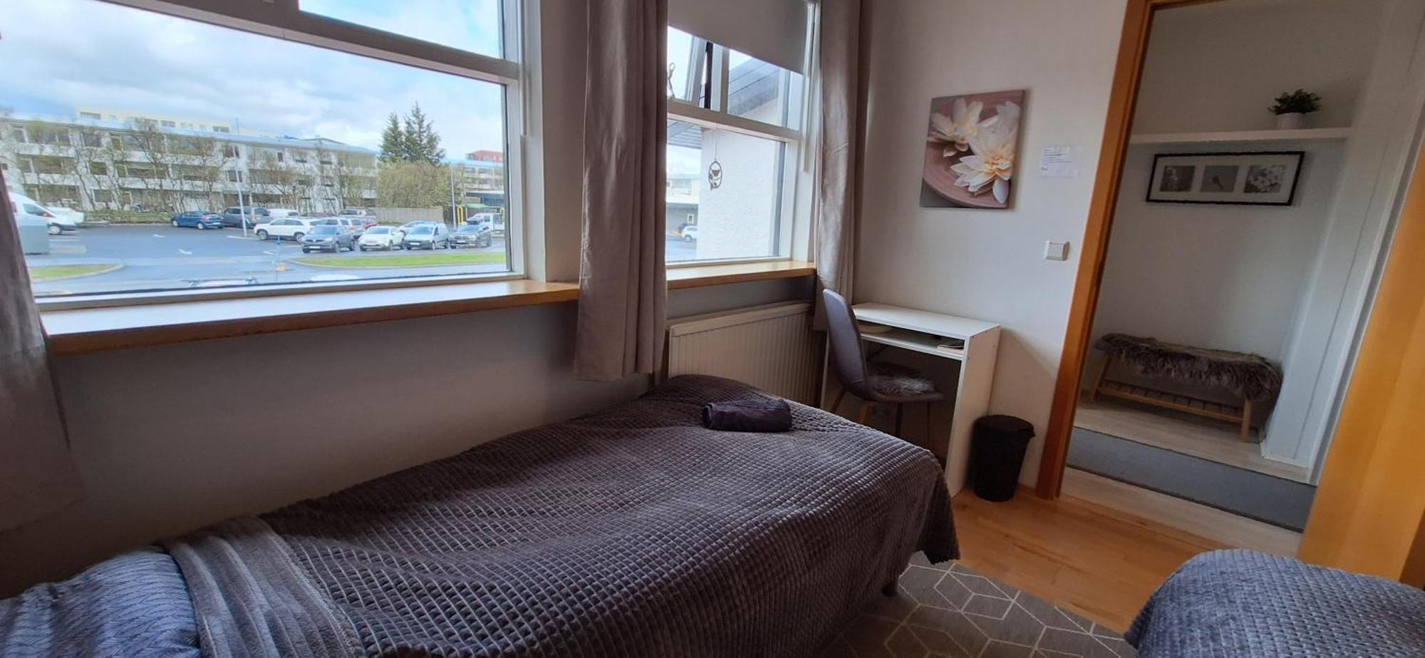 Private Room, Close To A Swimming Pool Reykjavík Esterno foto